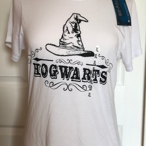 Tops - 3/$20 NWT Hogwarts T shirt sorting hat Juniors XL